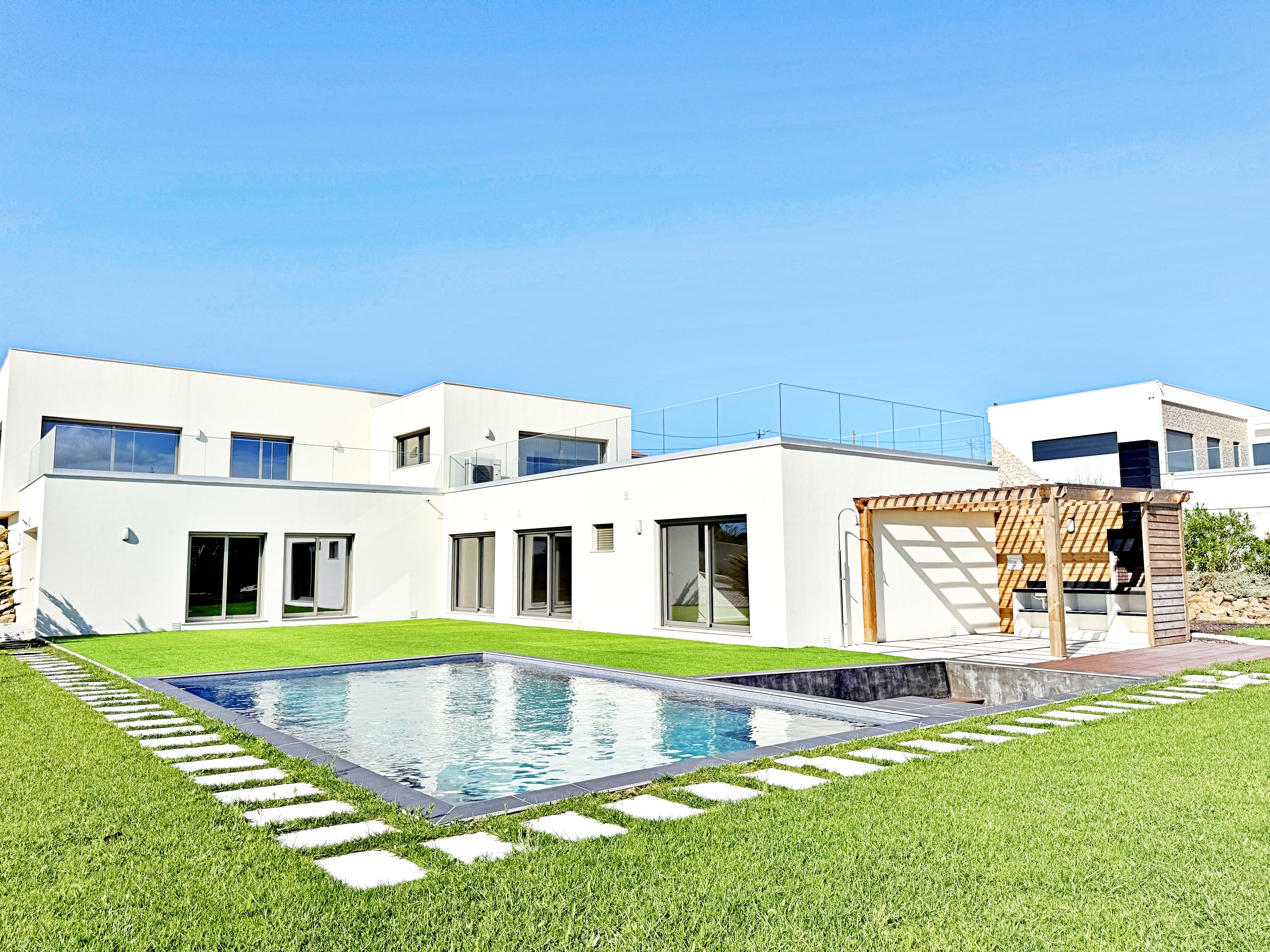 Peniche Luxury Four Bedroom Villa