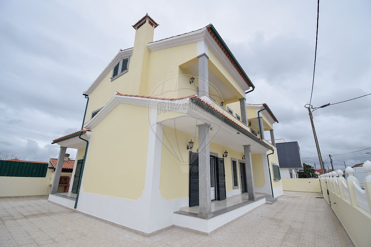 Moradia T5 para venda