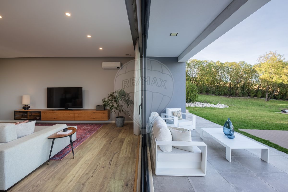 Moradia T5 para venda