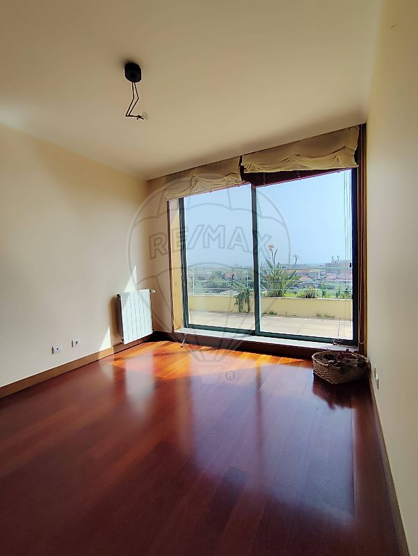 Apartamento T4 para arrendamento