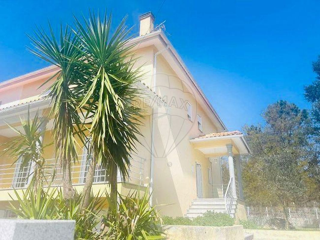 Moradia T4 para venda