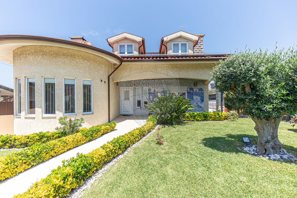 Moradia T5 para venda