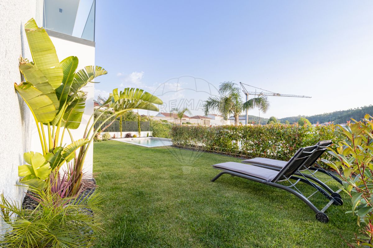 Moradia T4 para venda