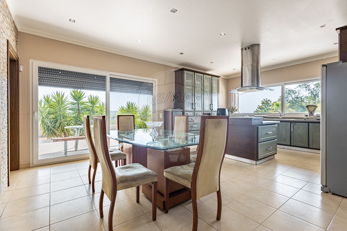 Moradia T4 para venda