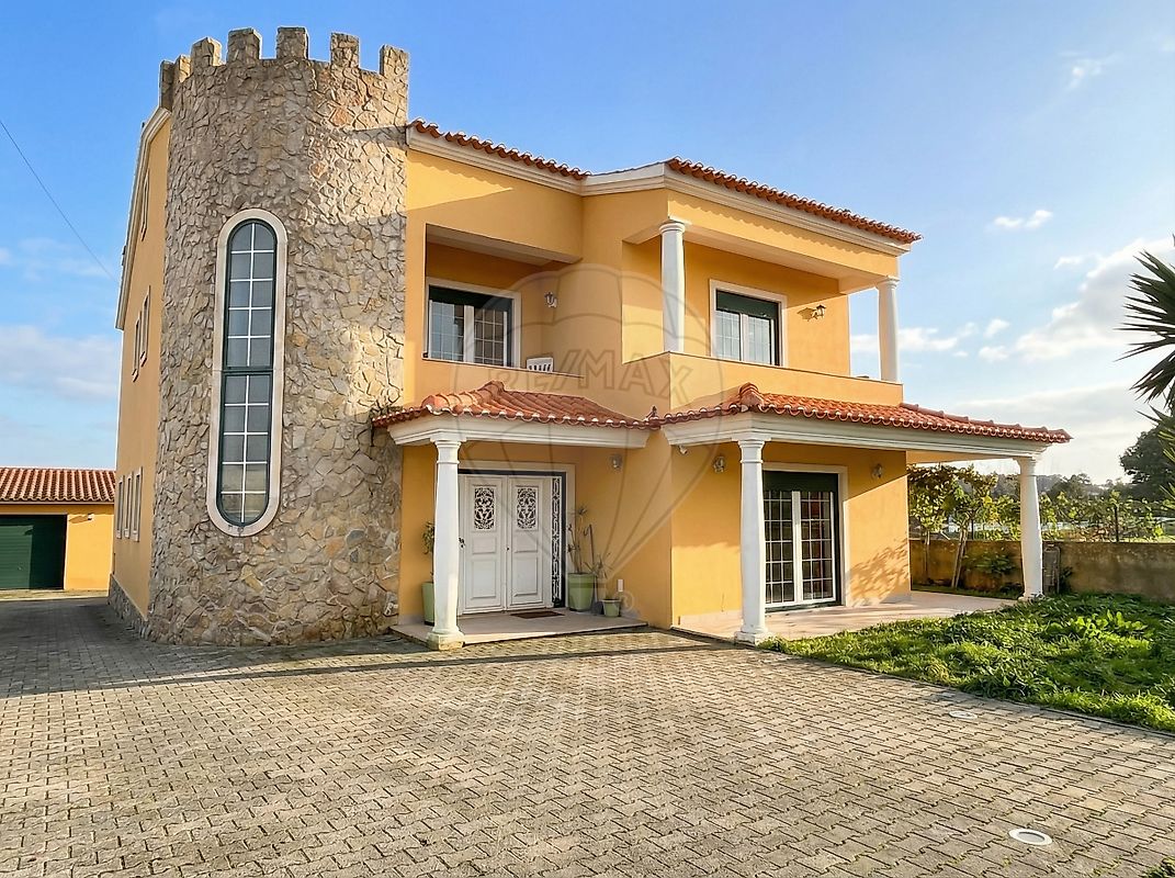 Moradia T4 para venda