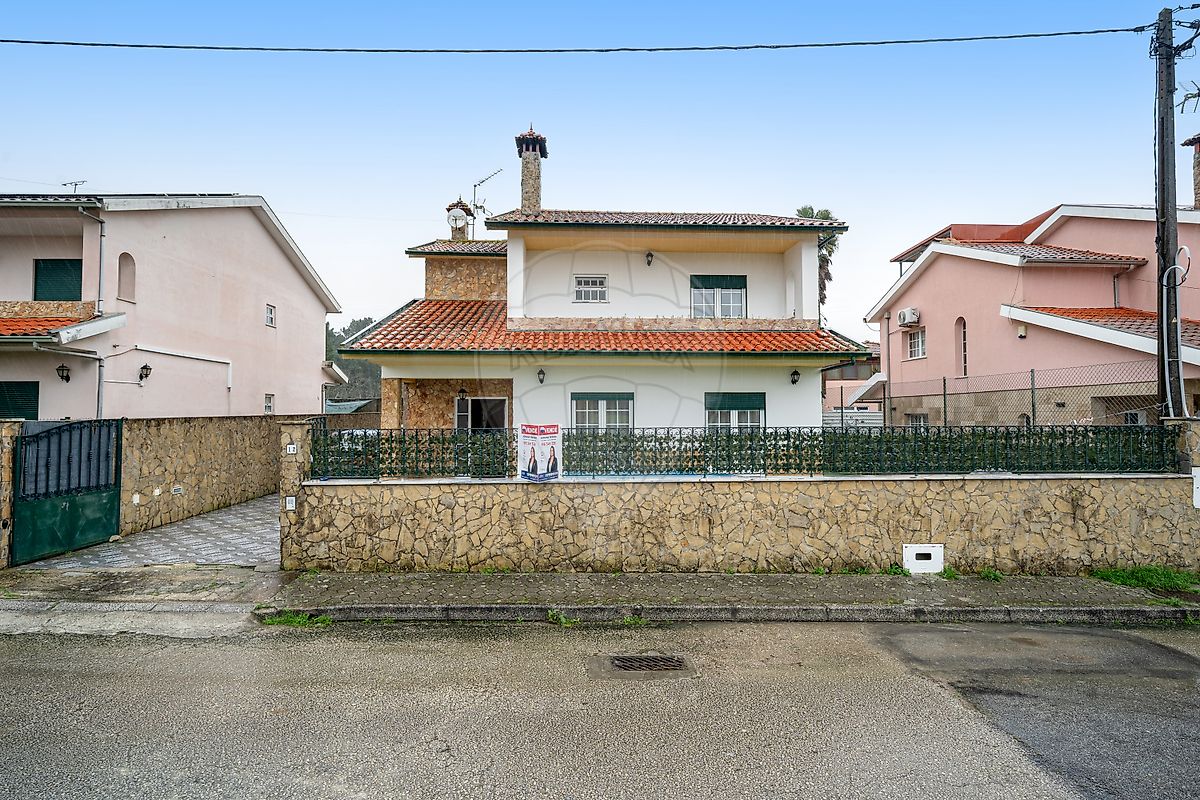 Moradia T4 para venda