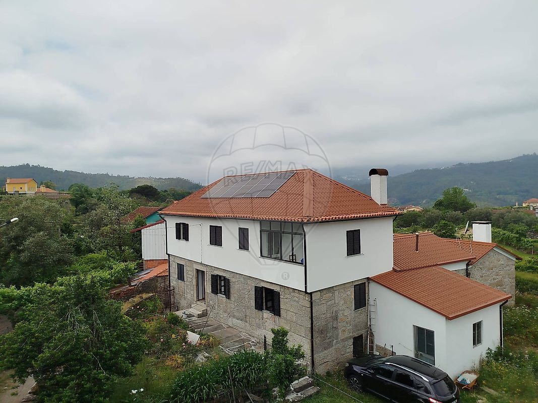 Moradia T5 para venda