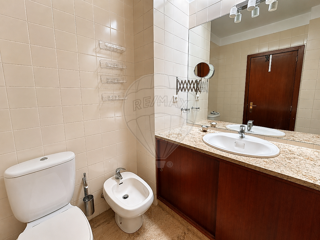 Apartamento T4 para arrendamento