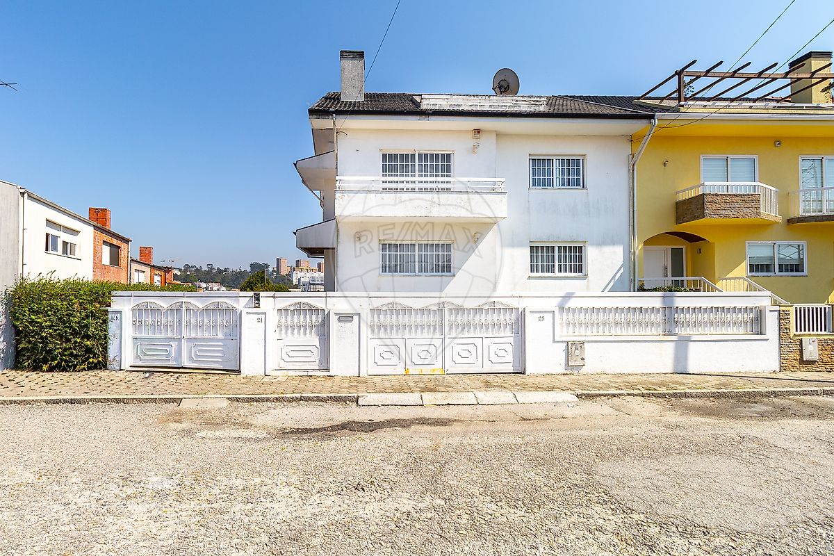 Moradia T4 para venda