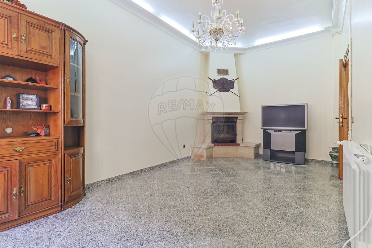 Moradia T4 para venda