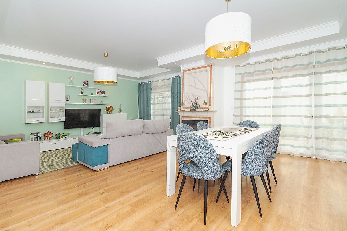 Moradia T4 para venda