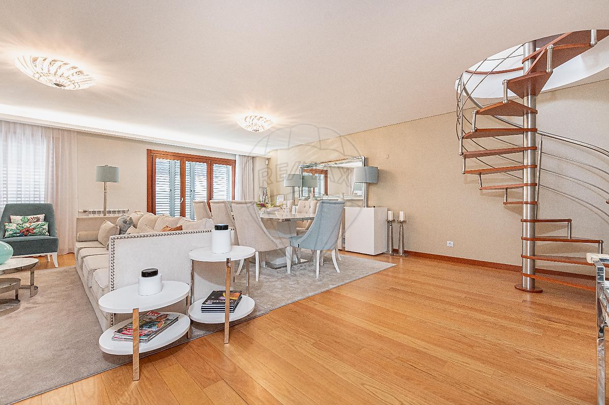 Apartamento T4 para arrendamento