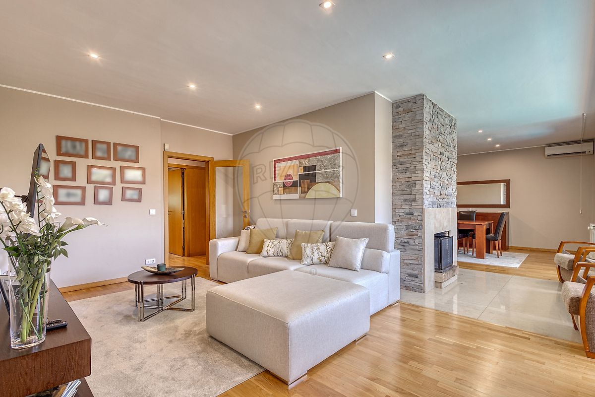 Moradia T5 para venda