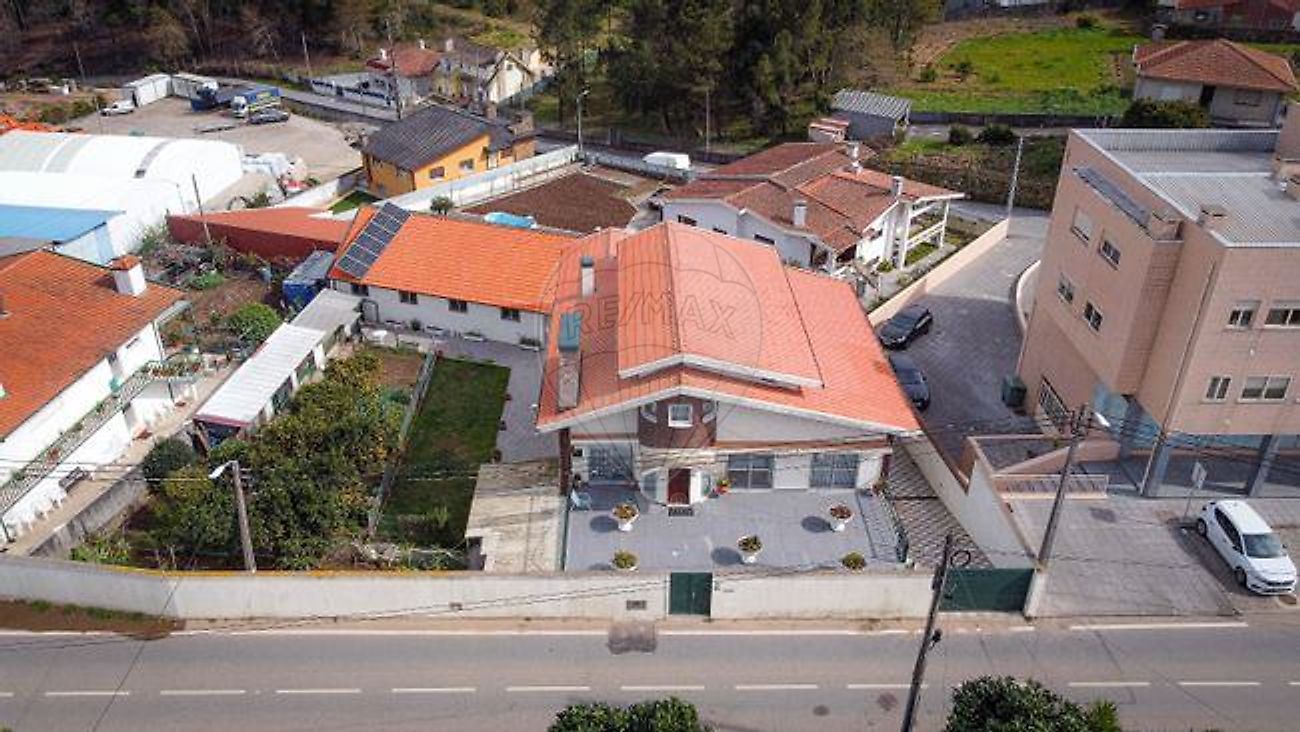 Moradia T5 para venda