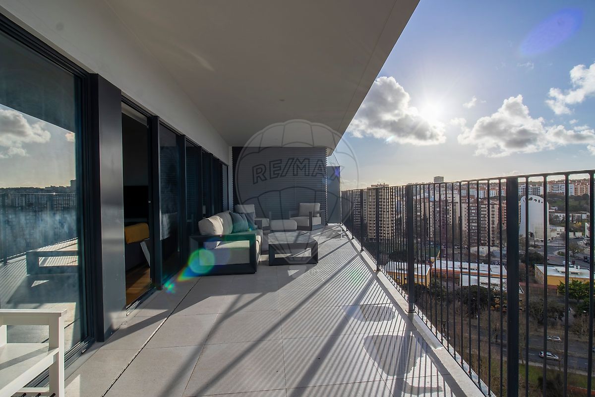 Apartamento T4 para arrendamento