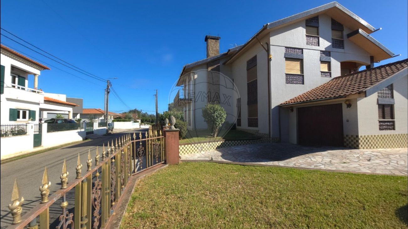 Moradia T4 para venda