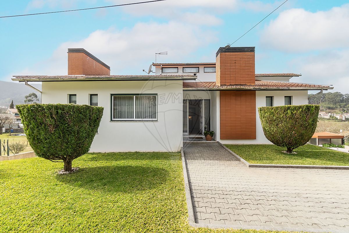 Moradia T4 para venda