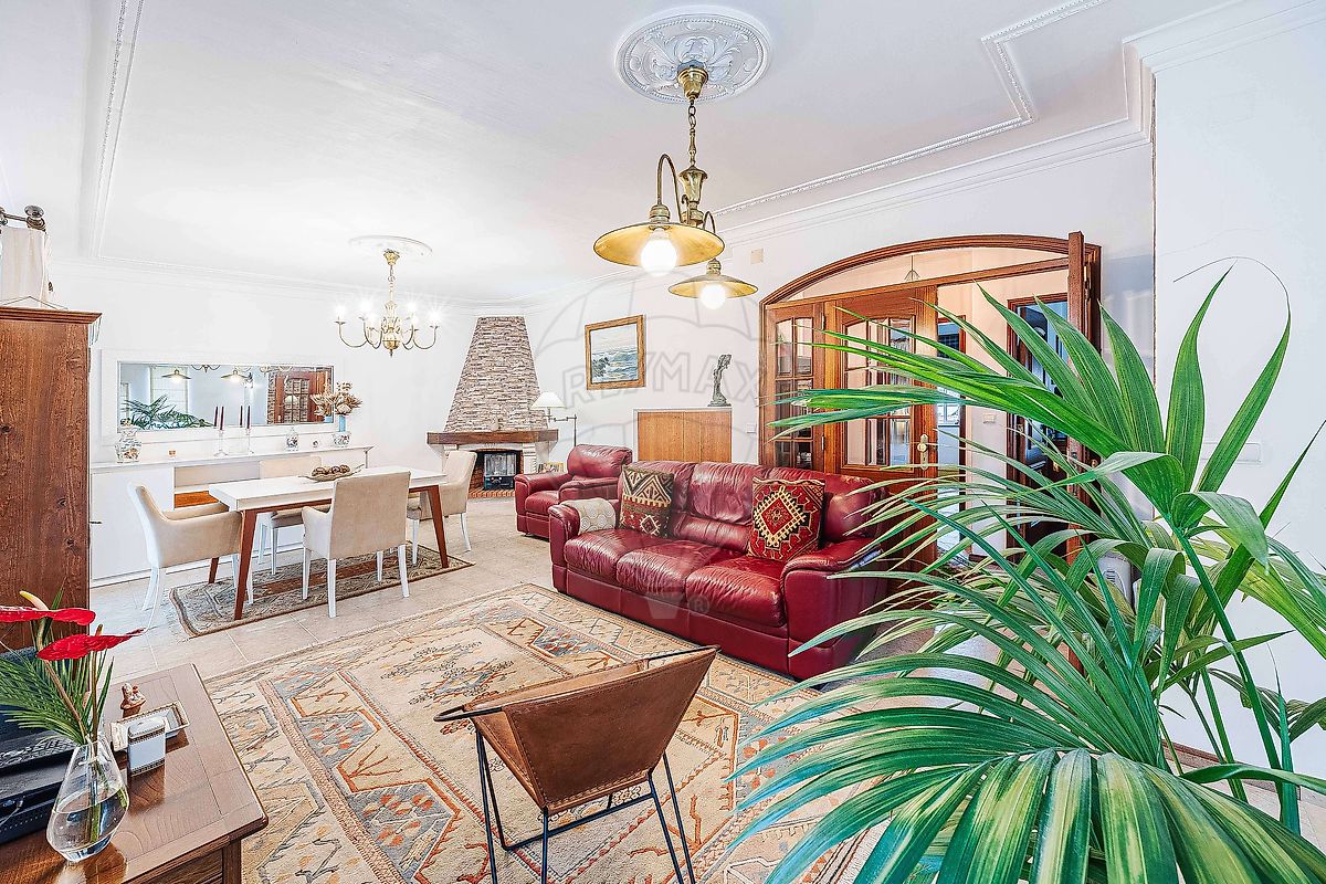 Moradia T4 para venda