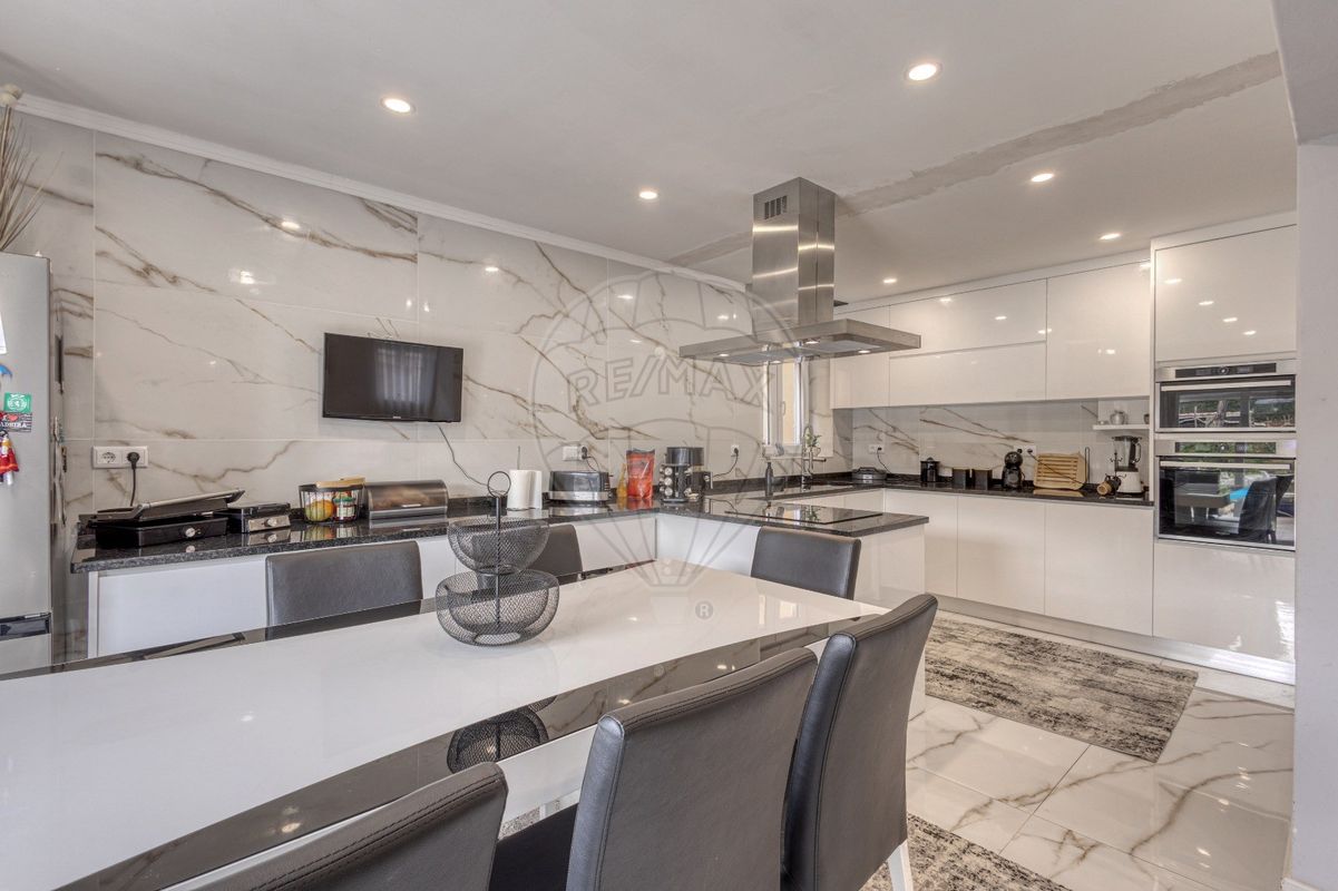 Moradia T4 para venda