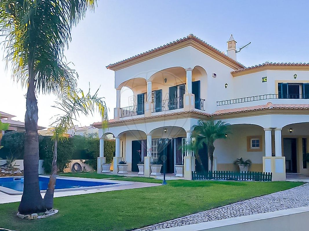 Moradia T5 para venda