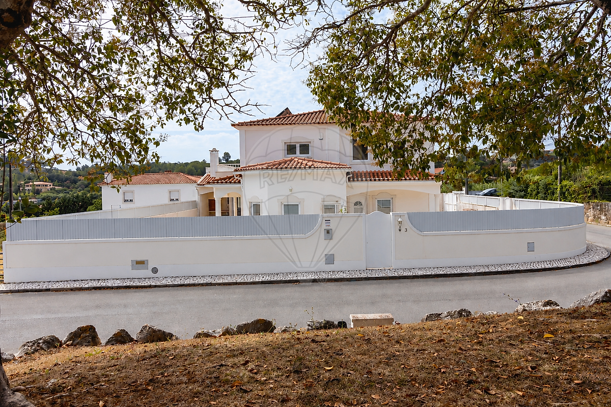 Moradia T5 para venda