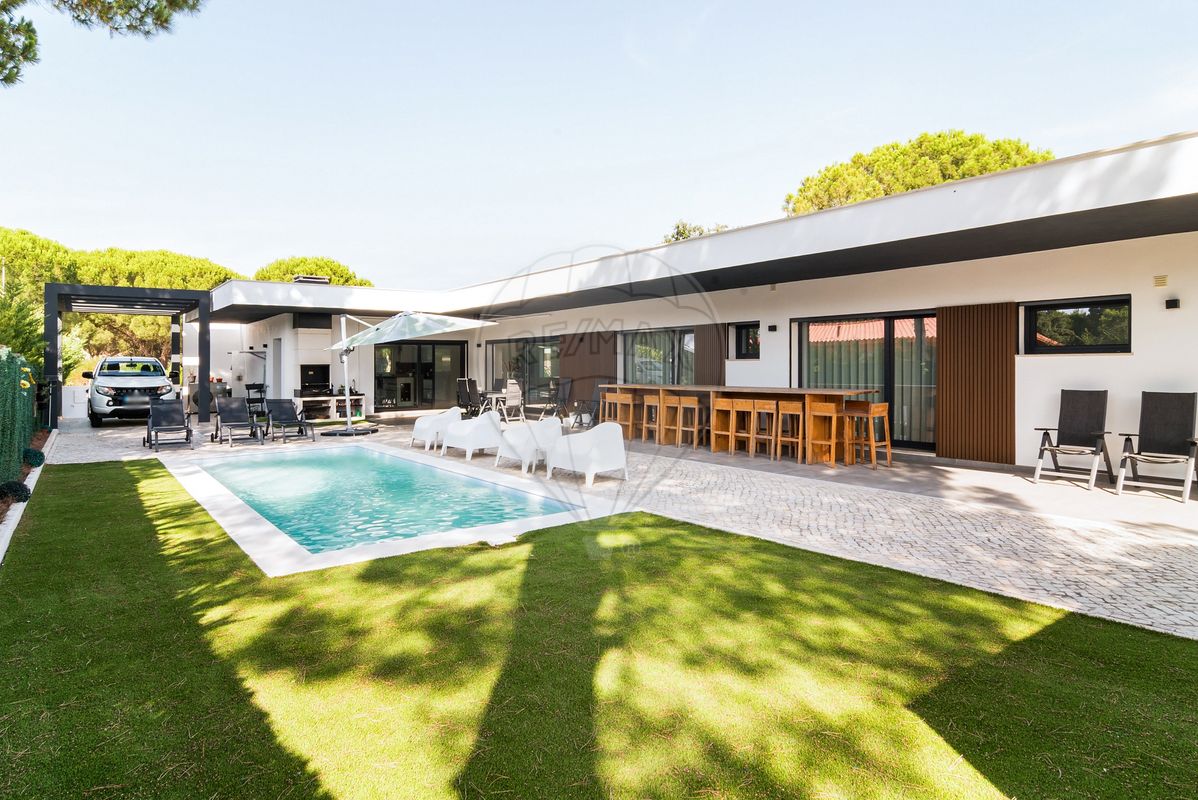 Moradia T4 para venda