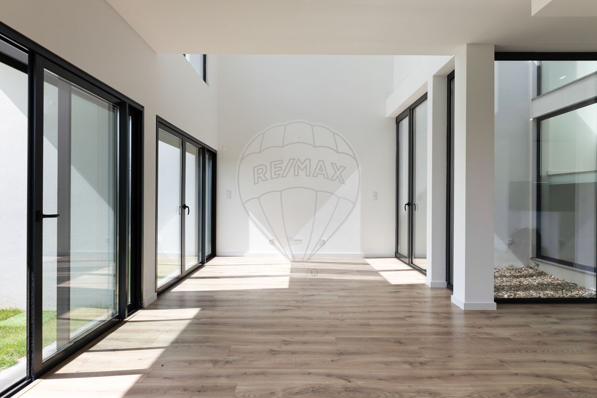 Moradia T4 para venda