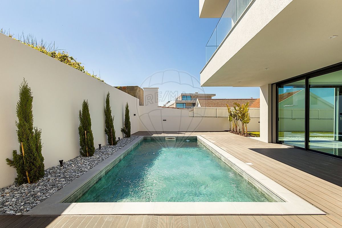 Moradia T4 para venda