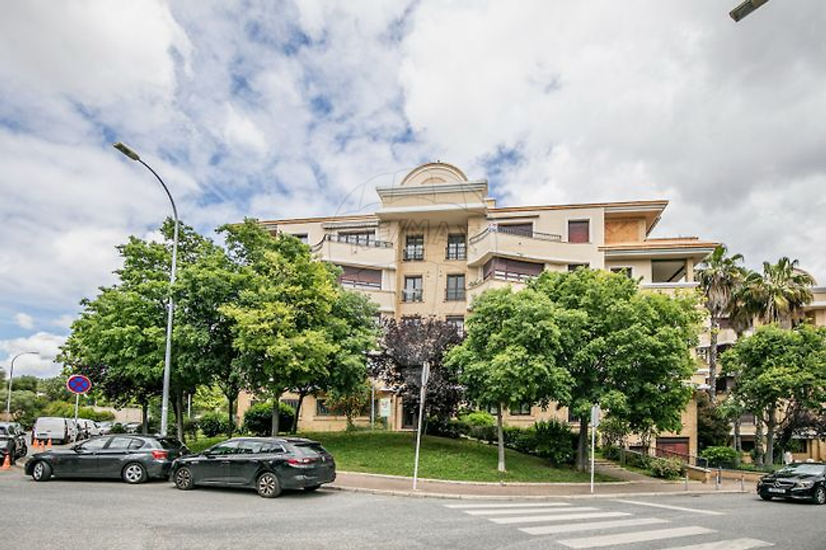 Apartamento T5 para arrendamento