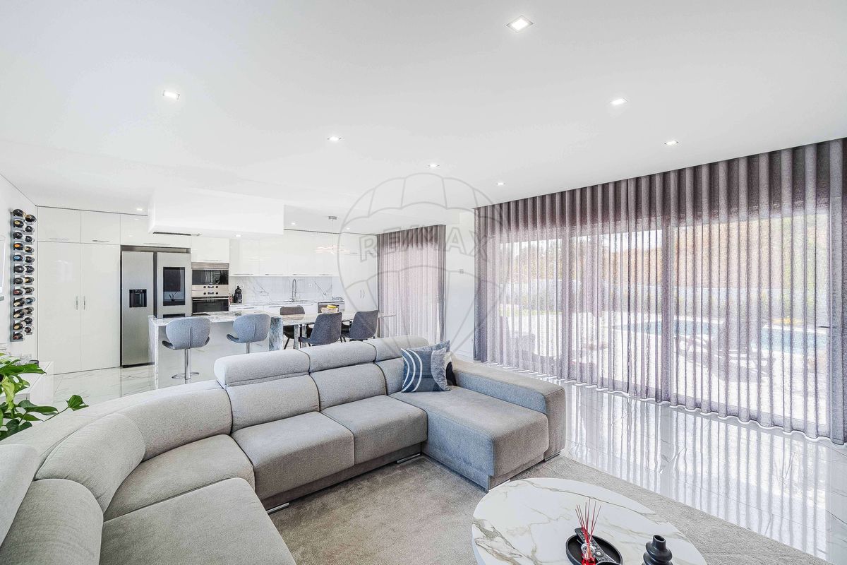 Moradia T4 para venda