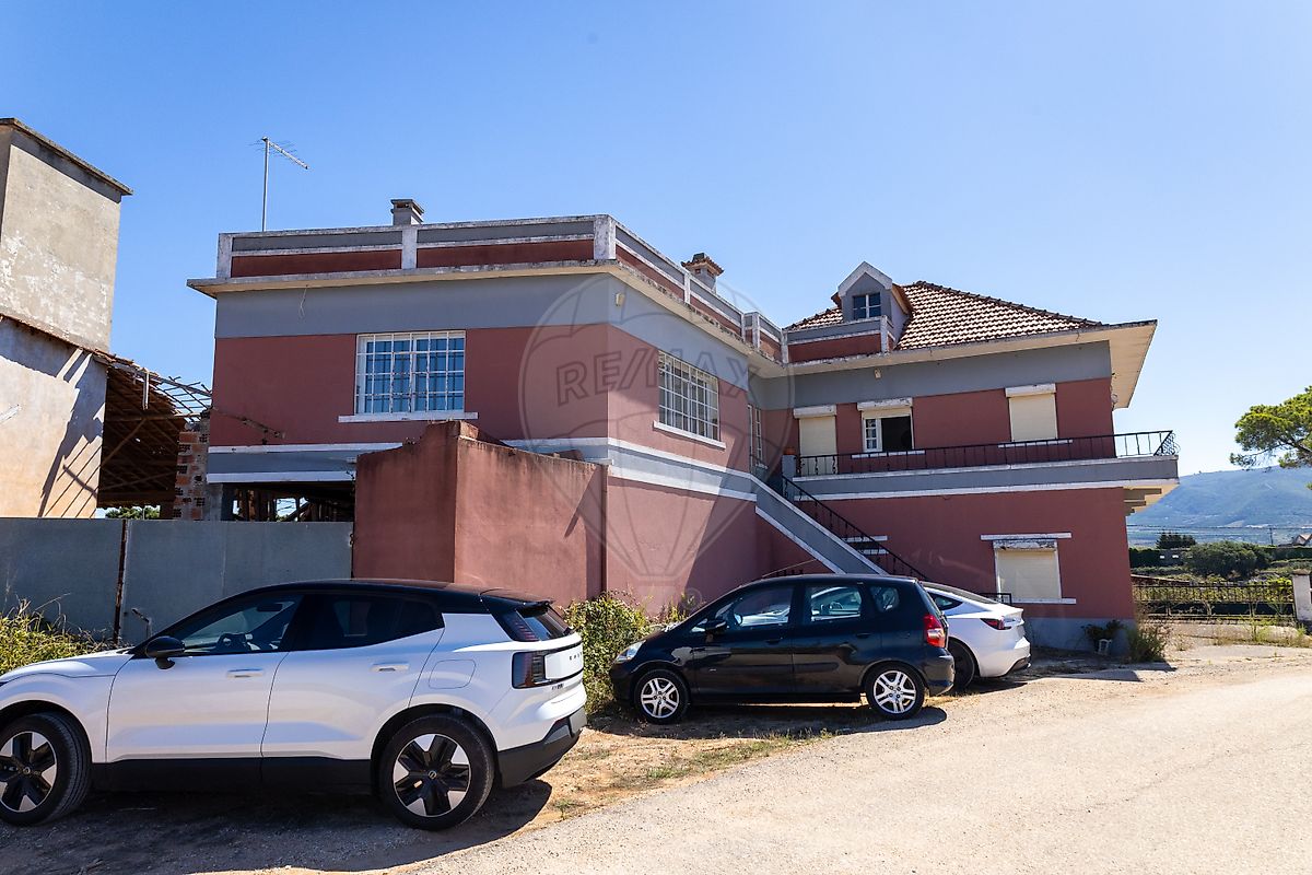 Moradia T4 para venda
