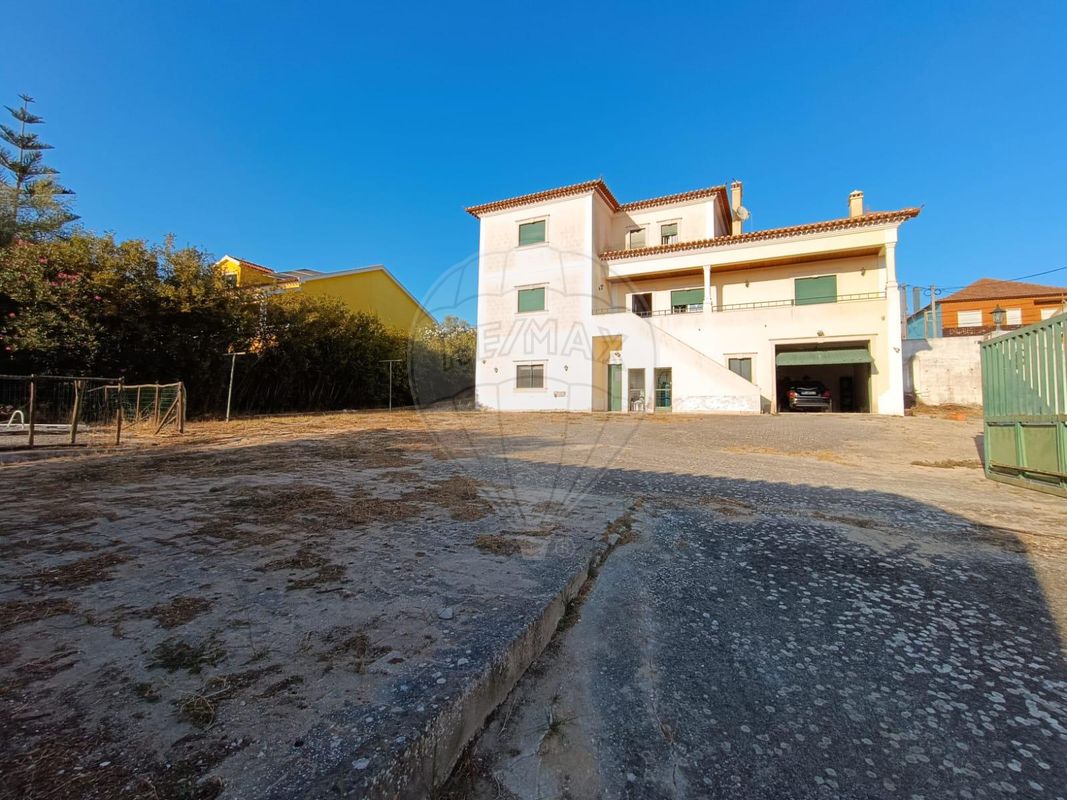 Moradia T4 para venda