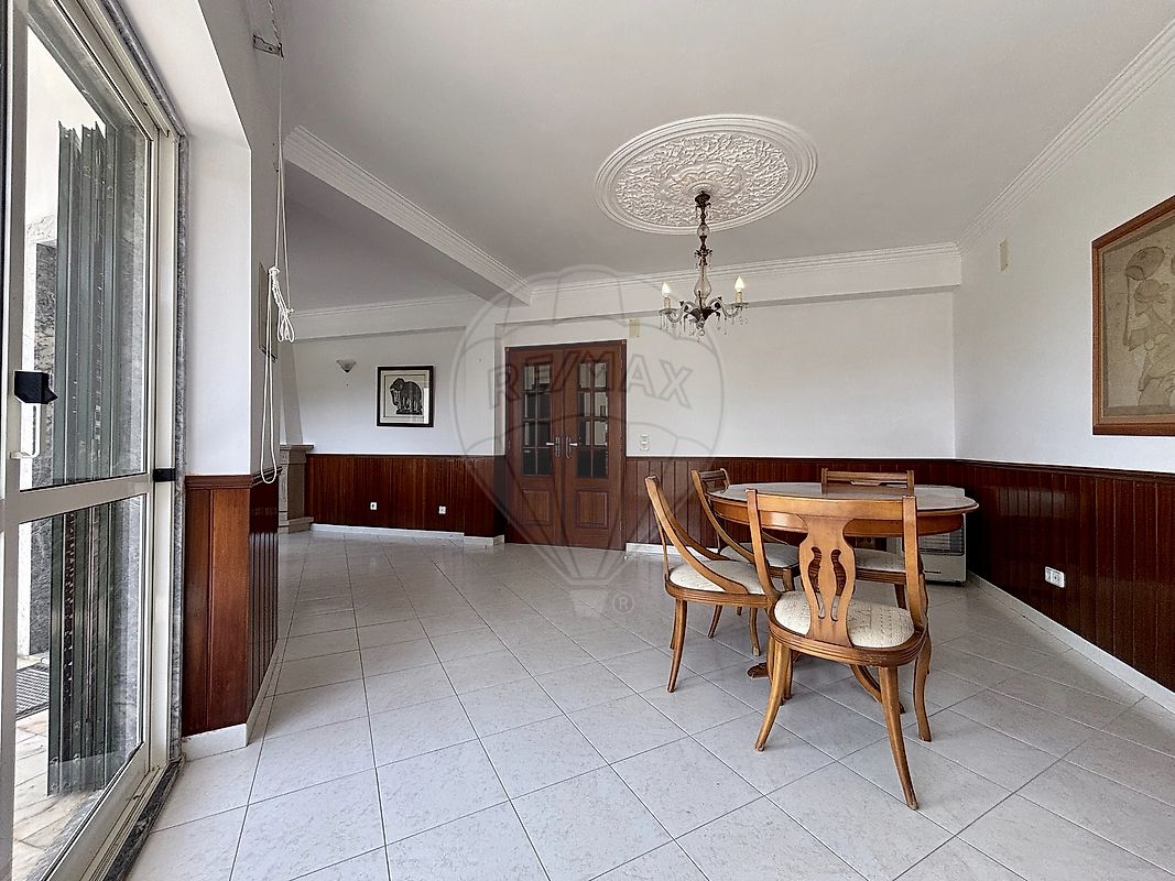 Moradia T4 para venda