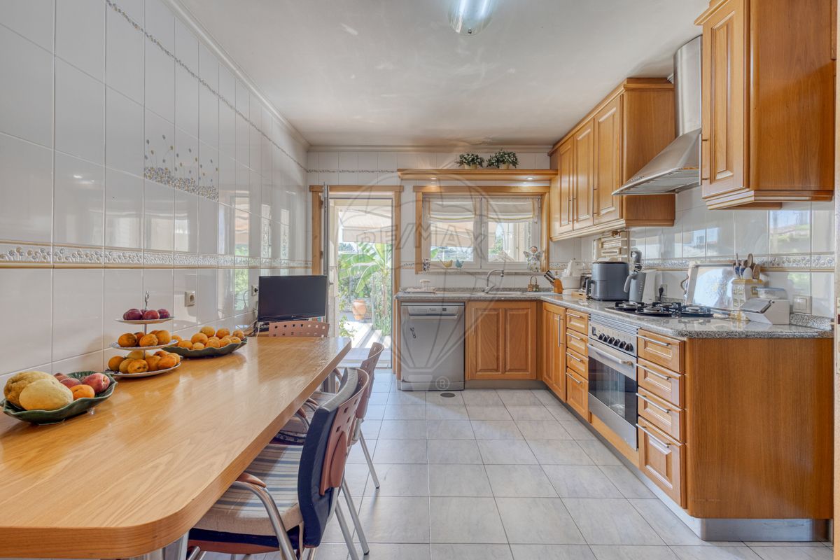 Moradia T4 para venda