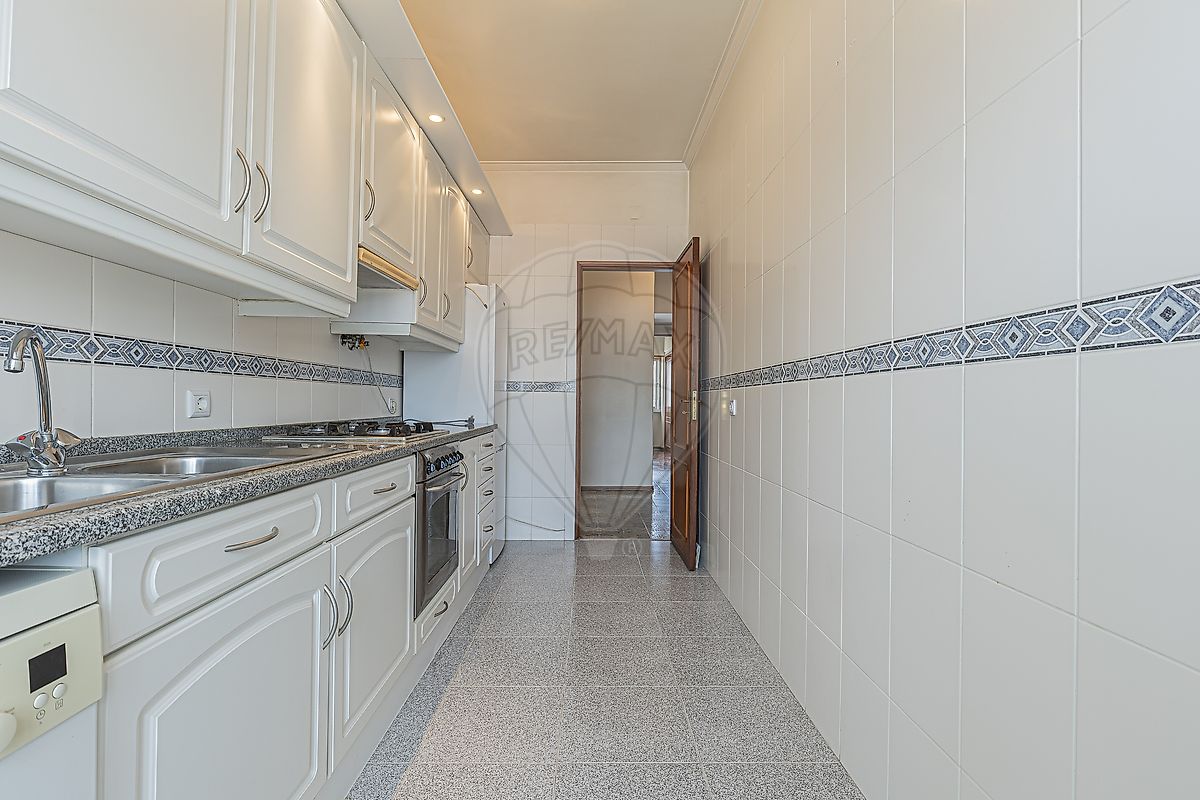 Apartamento T4 para arrendamento